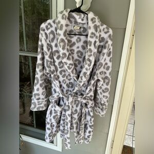 Sonoma Lifestyle Intimate Womens Gray Leopard Housecoat Robe Soft Size Small EUC